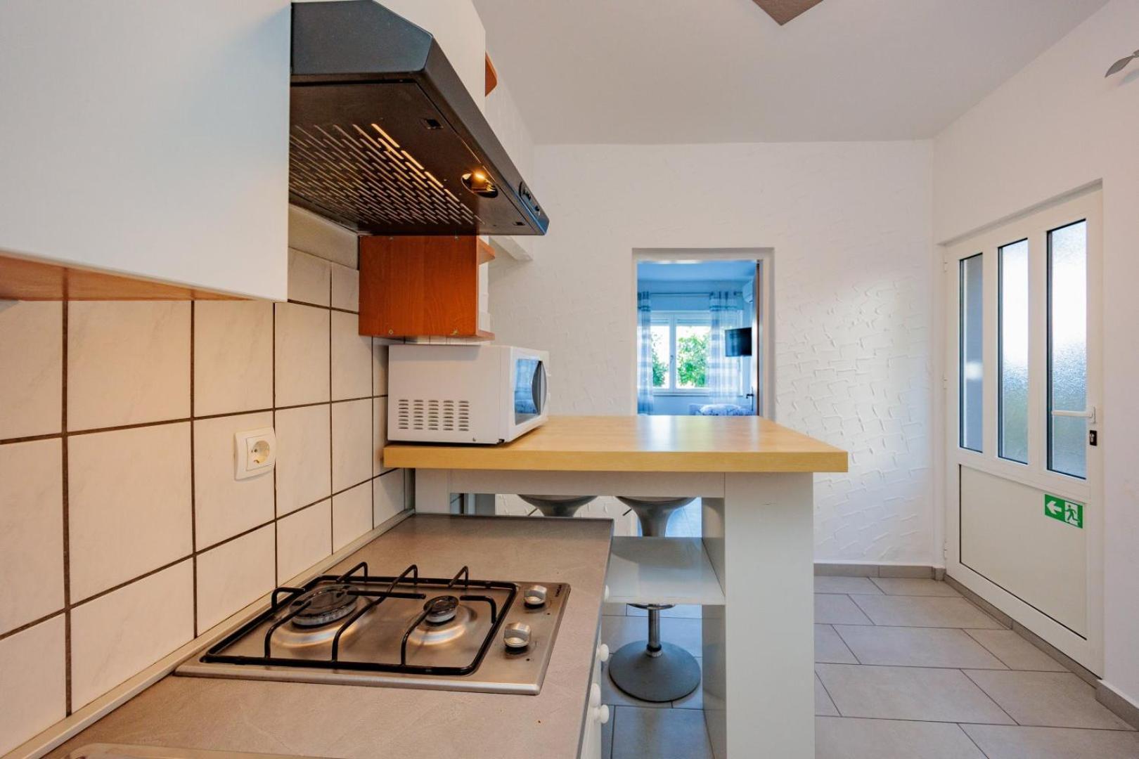 Crowonder Lucky Holiday House With Pool And Patio 30 Meters From The Beach Zadar Exterior photo