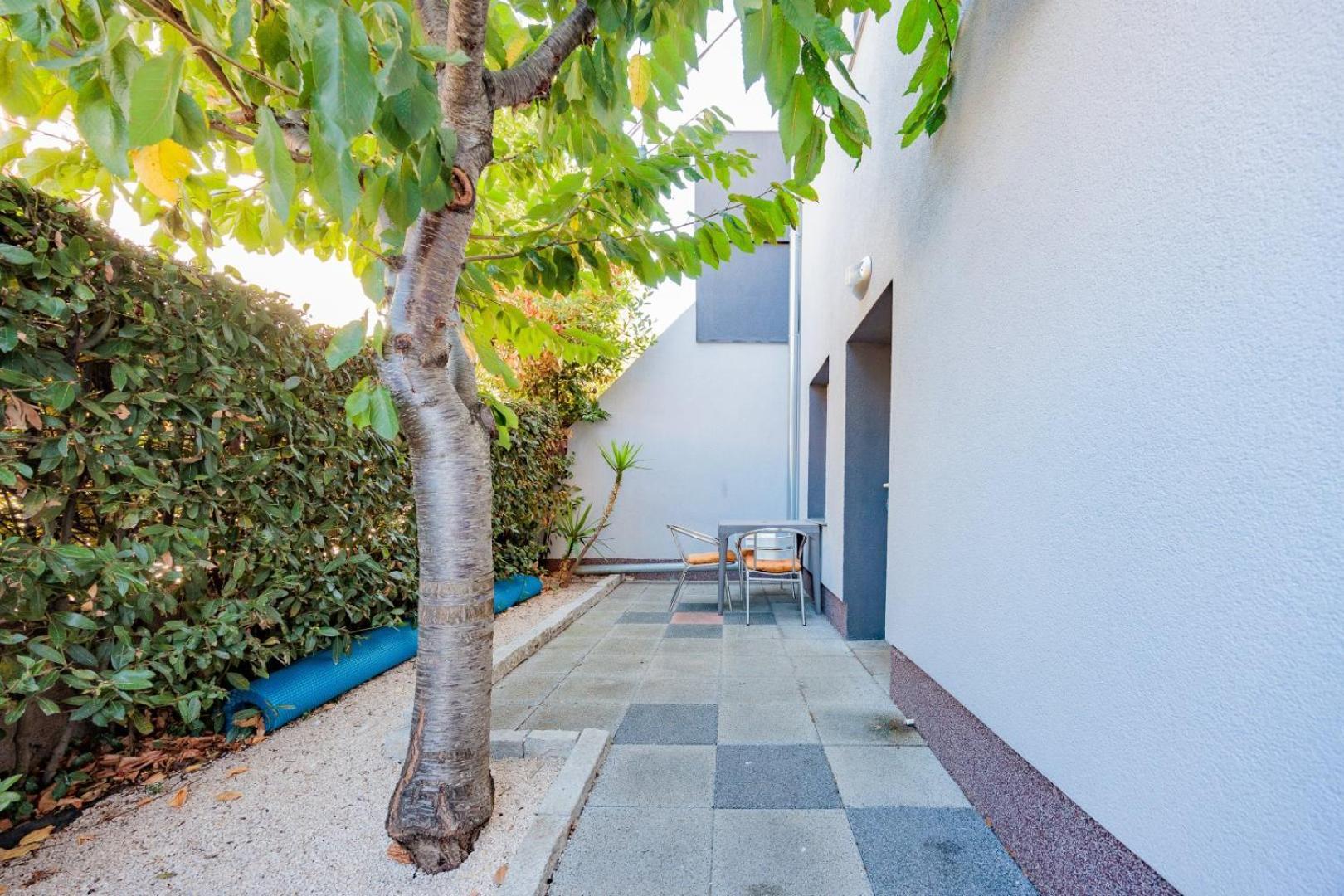 Crowonder Lucky Holiday House With Pool And Patio 30 Meters From The Beach Zadar Exterior photo