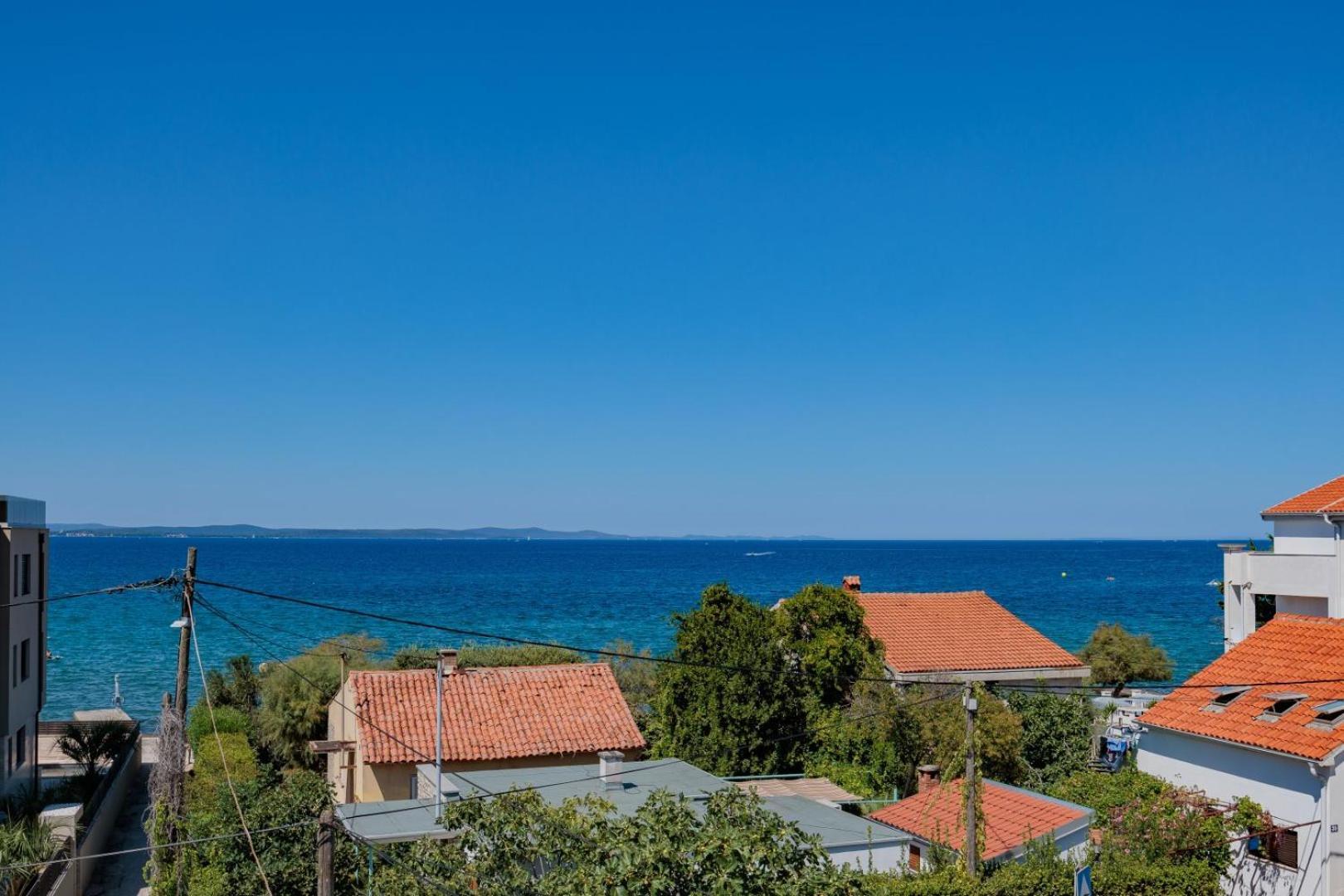 Crowonder Lucky Holiday House With Pool And Patio 30 Meters From The Beach Zadar Exterior photo