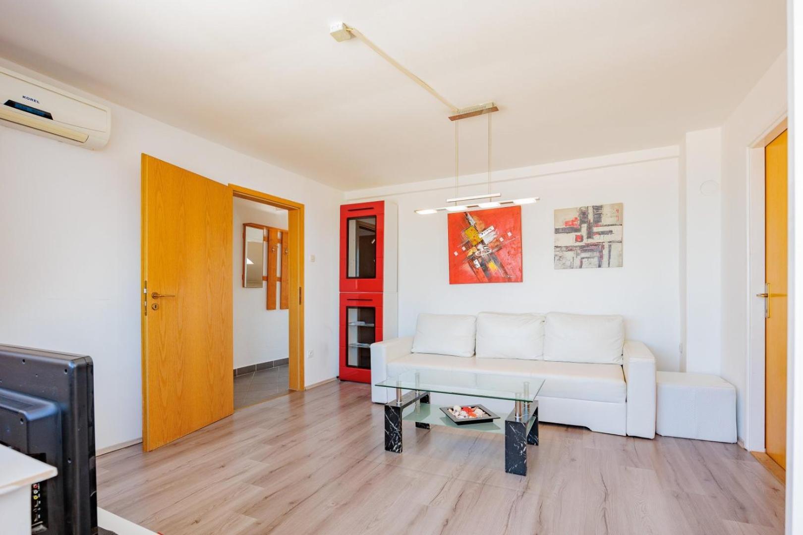 Crowonder Lucky Holiday House With Pool And Patio 30 Meters From The Beach Zadar Exterior photo