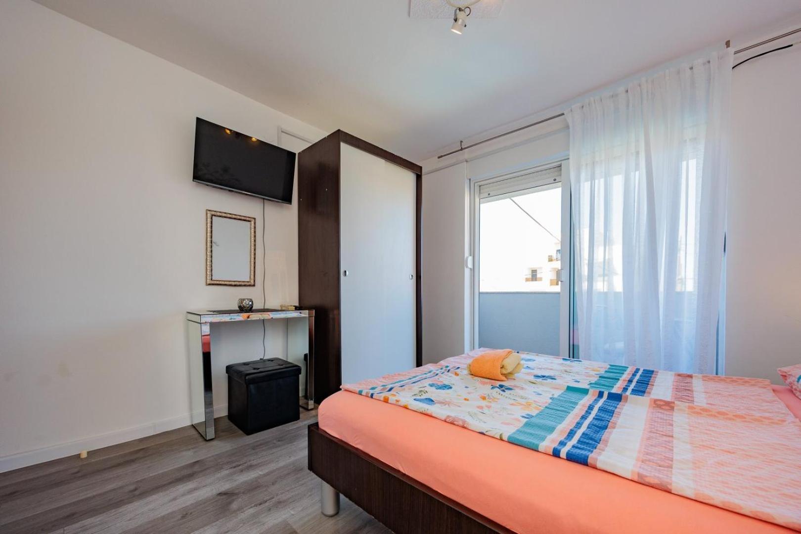 Crowonder Lucky Holiday House With Pool And Patio 30 Meters From The Beach Zadar Exterior photo