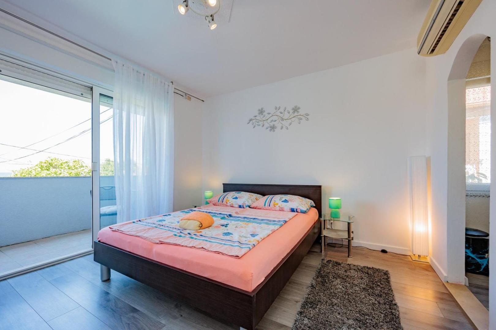 Crowonder Lucky Holiday House With Pool And Patio 30 Meters From The Beach Zadar Exterior photo