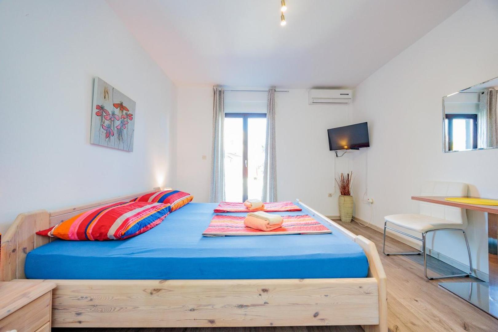 Crowonder Lucky Holiday House With Pool And Patio 30 Meters From The Beach Zadar Exterior photo