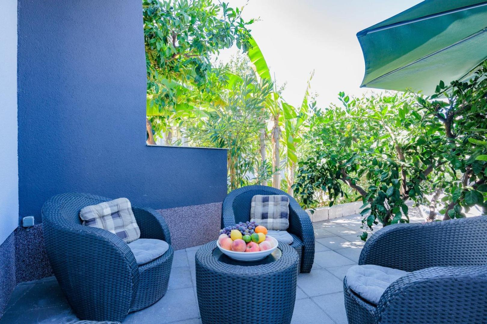 Crowonder Lucky Holiday House With Pool And Patio 30 Meters From The Beach Zadar Exterior photo