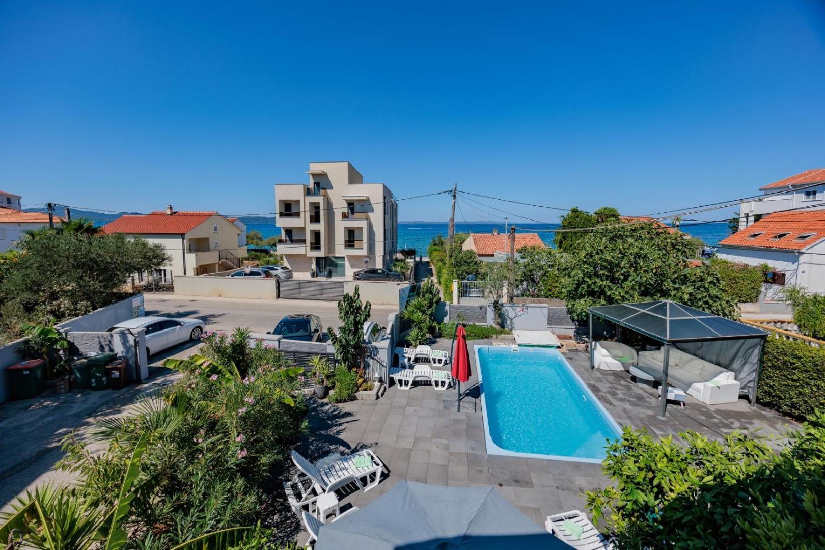 Crowonder Lucky Holiday House With Pool And Patio 30 Meters From The Beach Zadar Exterior photo