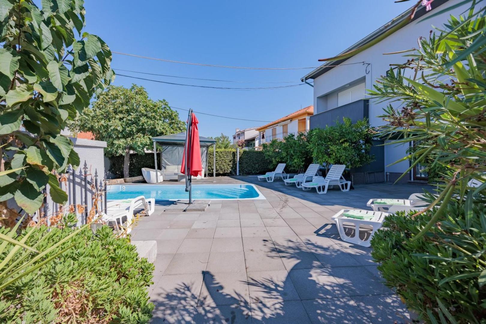 Crowonder Lucky Holiday House With Pool And Patio 30 Meters From The Beach Zadar Exterior photo