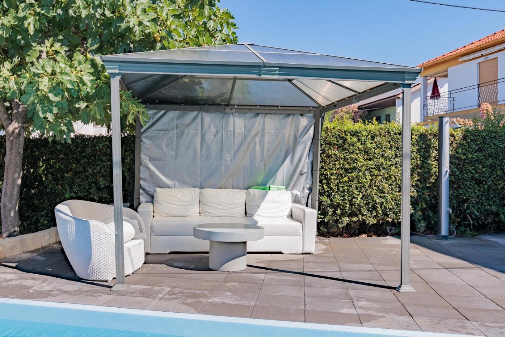 Crowonder Lucky Holiday House With Pool And Patio 30 Meters From The Beach Zadar Exterior photo