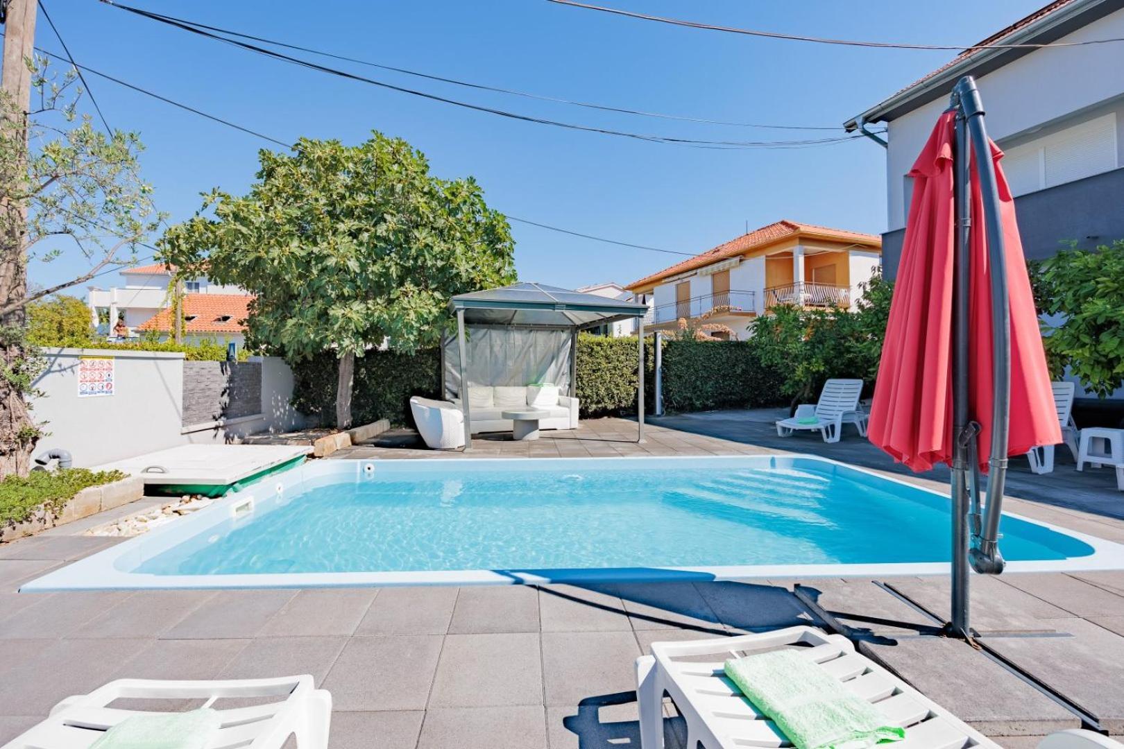 Crowonder Lucky Holiday House With Pool And Patio 30 Meters From The Beach Zadar Exterior photo