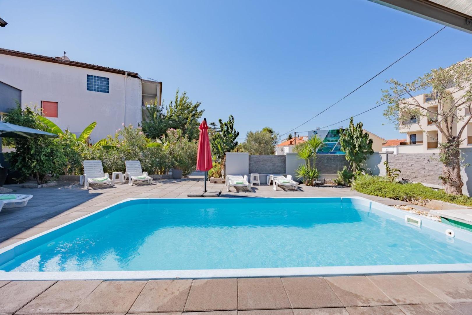 Crowonder Lucky Holiday House With Pool And Patio 30 Meters From The Beach Zadar Exterior photo