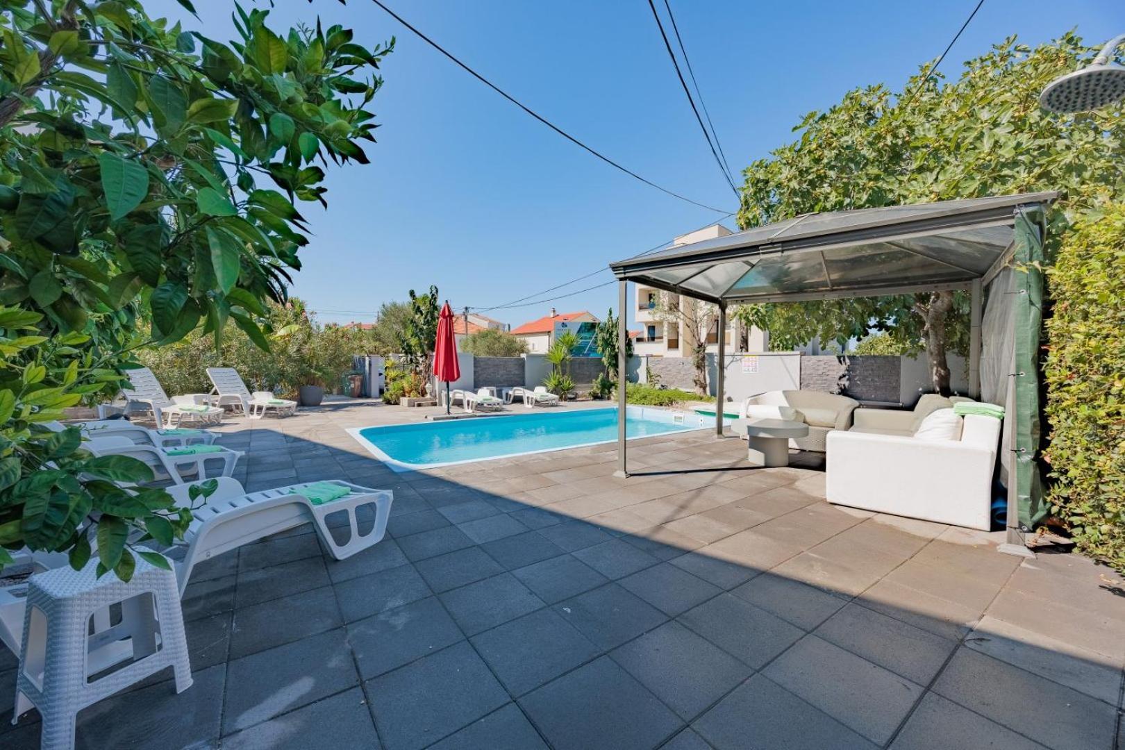 Crowonder Lucky Holiday House With Pool And Patio 30 Meters From The Beach Zadar Exterior photo